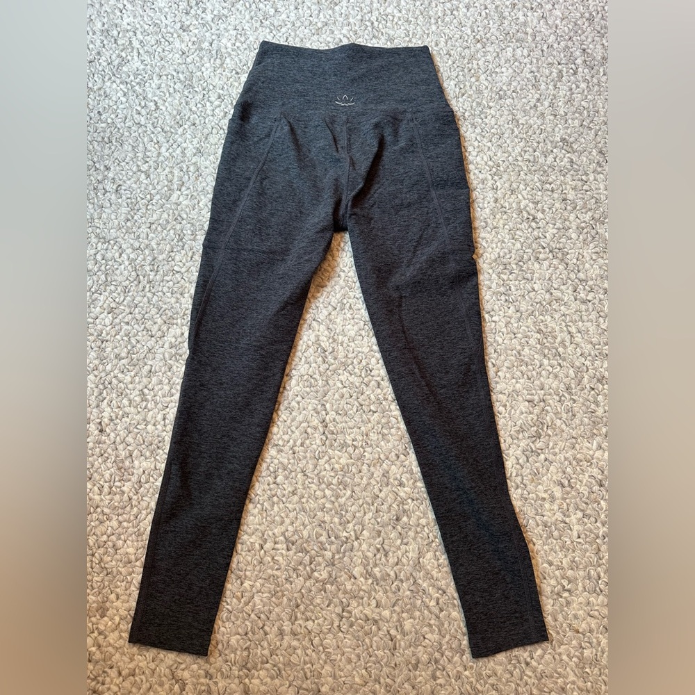 Beyond Yoga Spacedye Out Of Pocket High
Waisted Midi Legging dark gray small